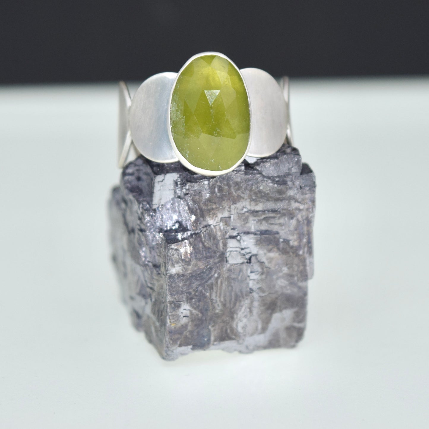 Valence Circle Ring with large Vesuvianite