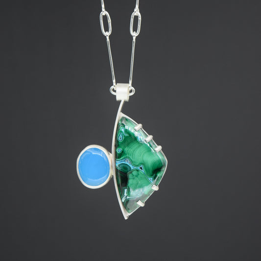 On the Curve Neckpiece