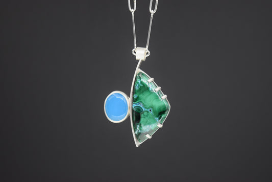 On the Curve Neckpiece