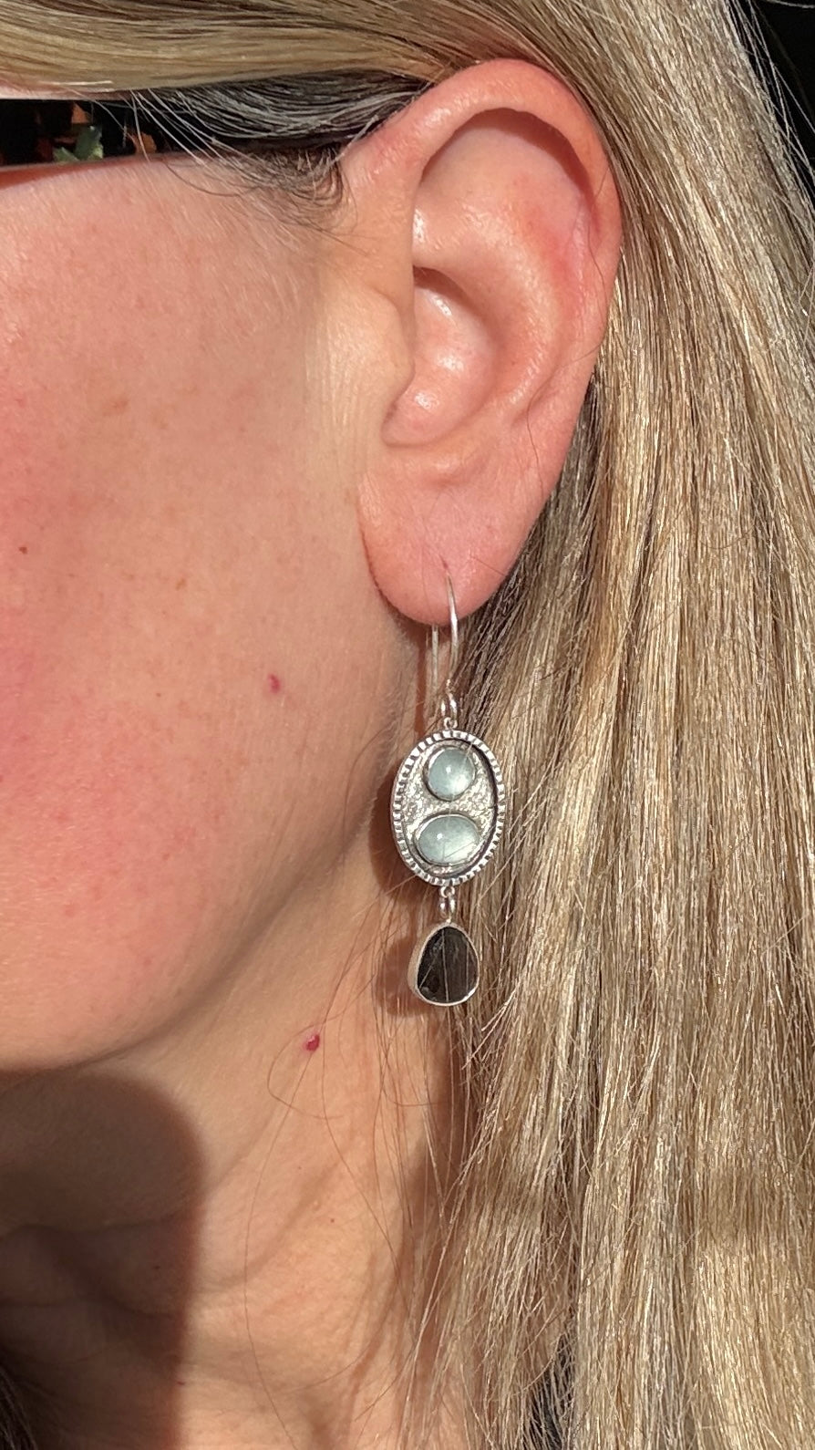 The moon & her daughters