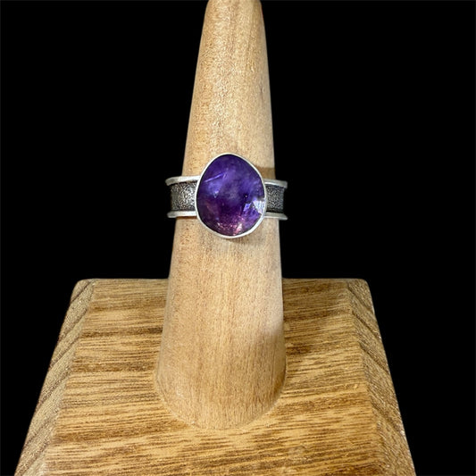 Resting Amethyst Ring
