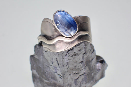 Kyanite Ripple Ring
